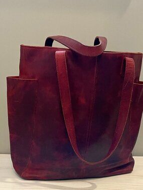 Duluth Trading Co. "Rustic" distressed handbag/tote, burnt red, raw leather